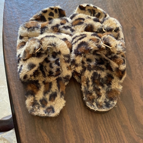 Time and Tru cheeta slide slippers - Picture 3 of 3